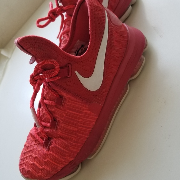 kd 9 varsity red